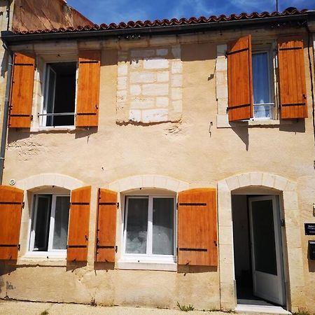 Maison De Ville Pres Du Port Bourg-sur-Gironde エクステリア 写真