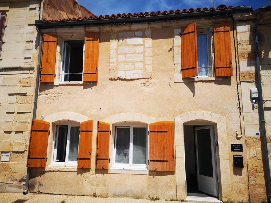 Maison De Ville Pres Du Port Bourg-sur-Gironde エクステリア 写真
